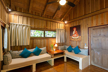 OCEANFRONT BUNGALOW LIVING ROOM PRANAMAR SANTA TERESA COSTA RICA