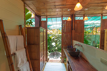POOL SIDE VILLA OPEN AIR GRANITE STONE BATHROOM PRANAMAR SANTA TERESA COSTA RICA