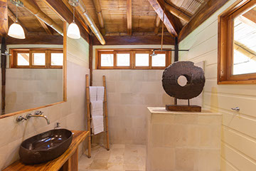 OCEANFRONT VILLA INDOOR SHOWER BATHROOM PRANAMAR SANTA TERESA COSTA RICA