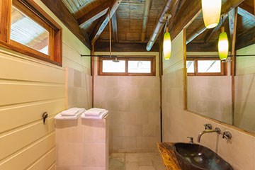 POOL SIDE VILLA INDOOR SHOWER PRANAMAR SANTA TERESA COSTA RICA