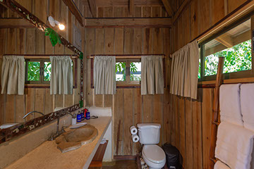 OCEANFRONT BUNGALOW&nbsp; BATHROOM PRANAMAR SANTA TERESA COSTA RICA